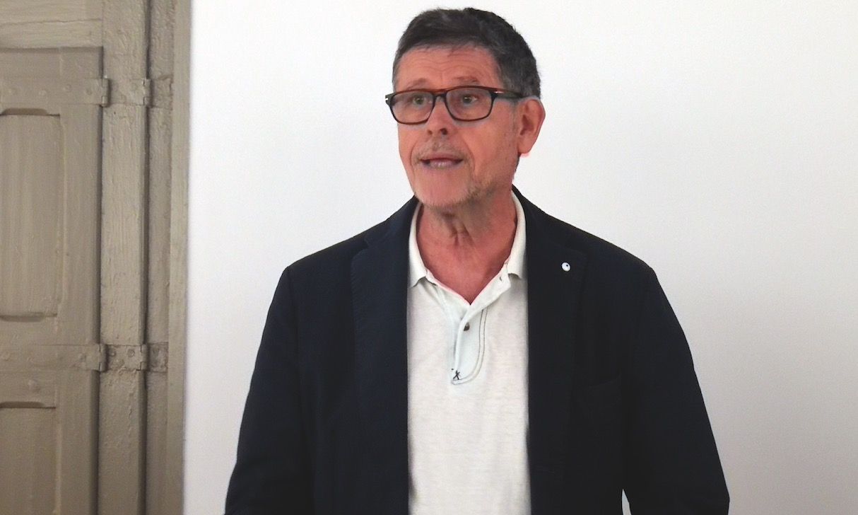 Paco Baena, un dels impulsors del Museu del Còmic, durant la inauguració de l'espai. FOTO: Bernat Millet