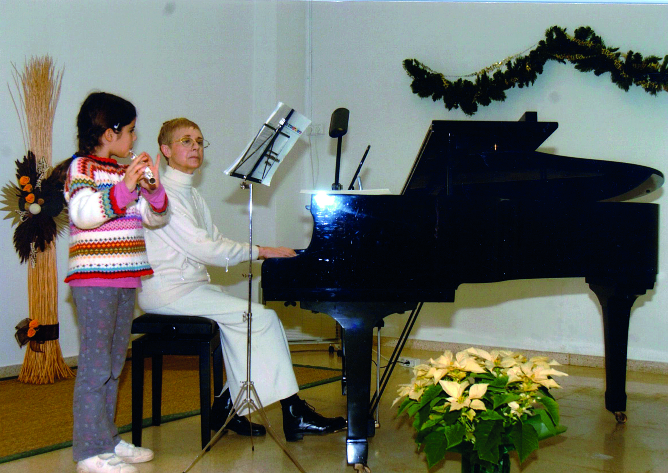 Carme Talleda en una de les seves classes de música FOTO: Cedida
