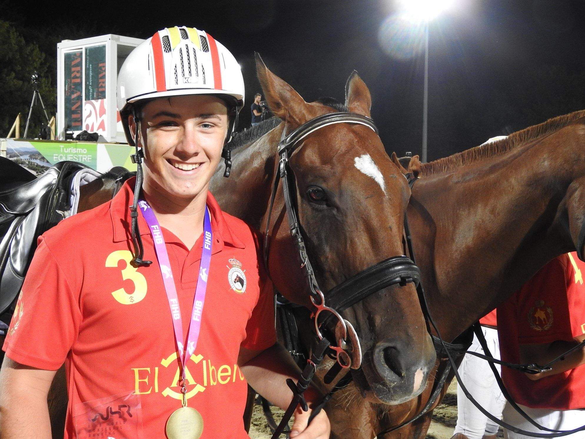 Álvaro Viu, campió d'Europa sub-21 de horseball, amb la selecció espanyola. FOTO: Pedro Viu
