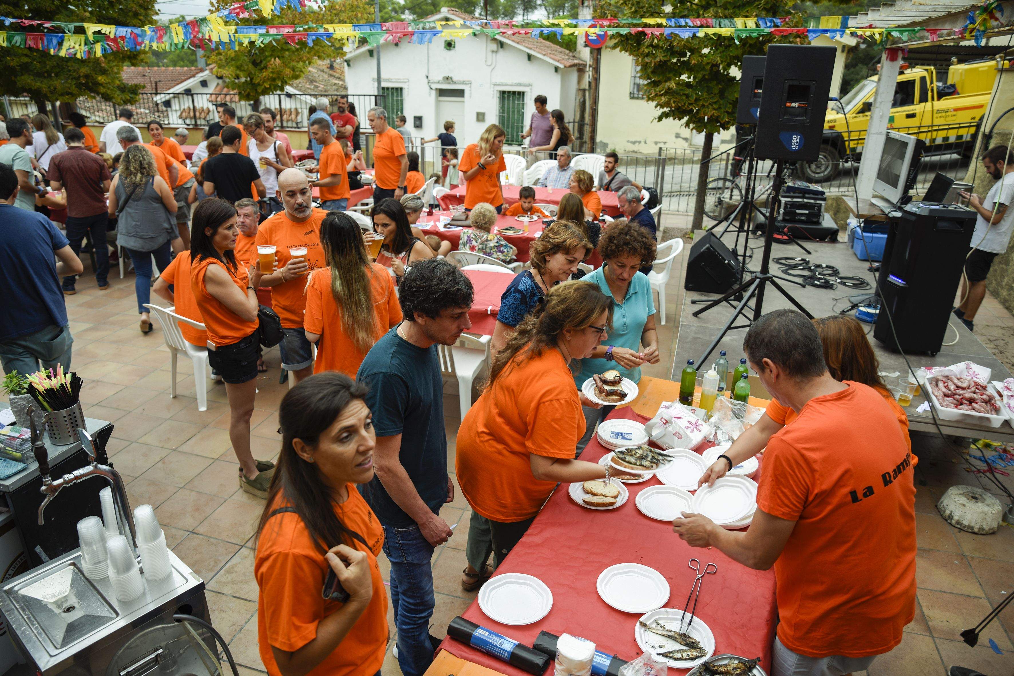 Una edició passada de la Festa Major de la Colònia Montserrat. FOTO: Bernat Millet