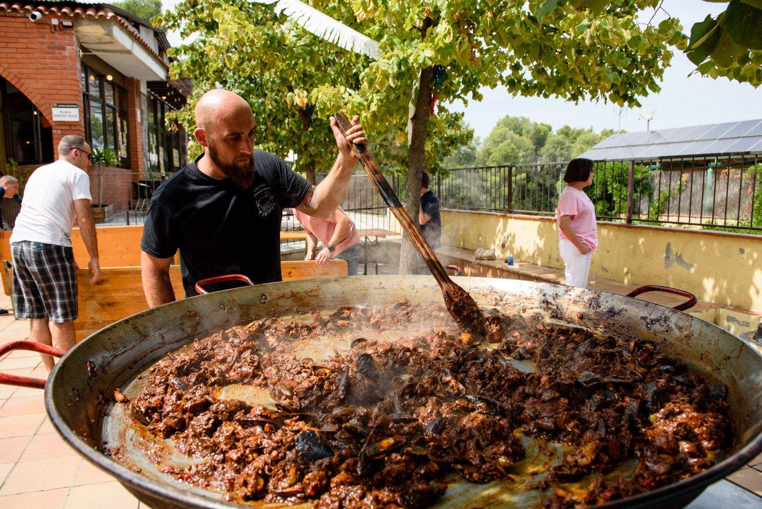 Festa Major de la Colònia Montserrat: Arrossada popular. Foto: Miguel López Mallach