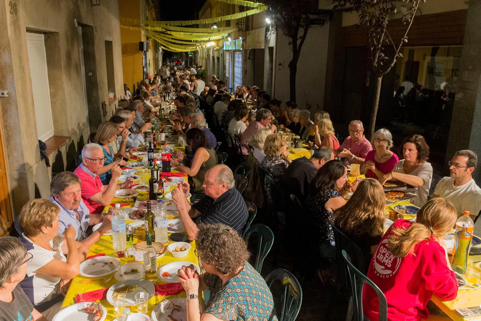 Sopar anual dels veïns i veïnes del carrer Xerric. FOTO: Paula Galván