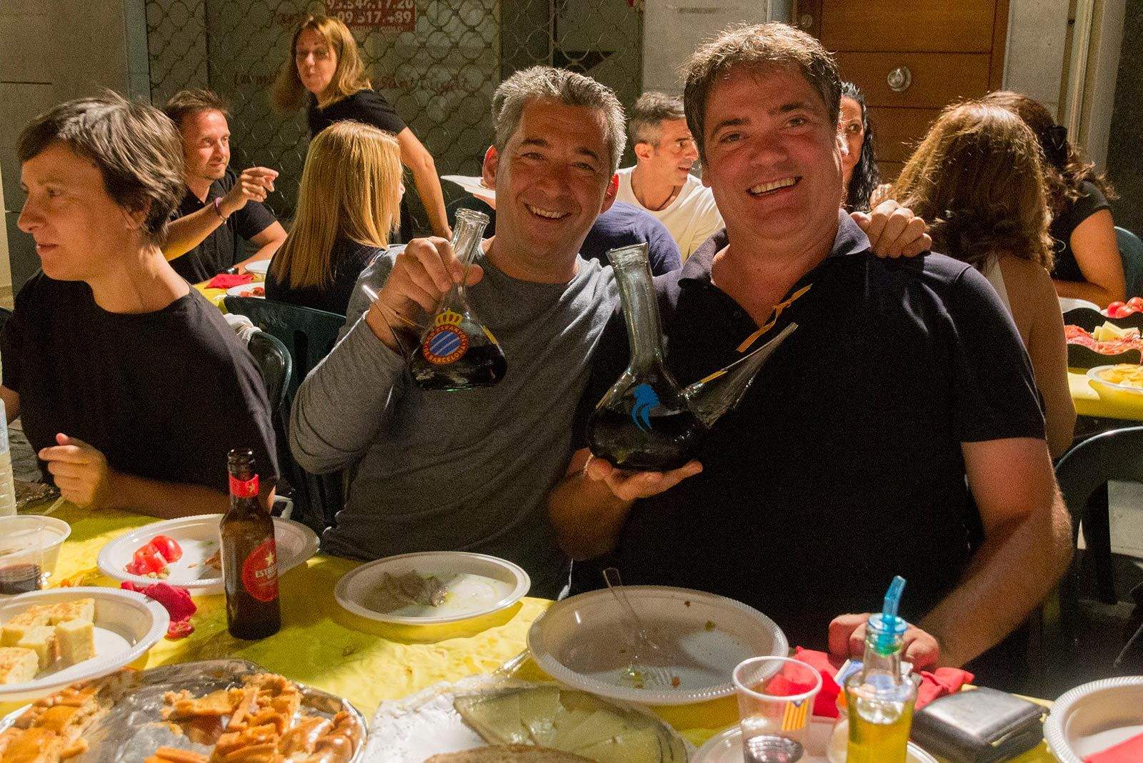 Sopar anual dels veïns i veïnes del carrer Xerric. FOTO: Paula Galván