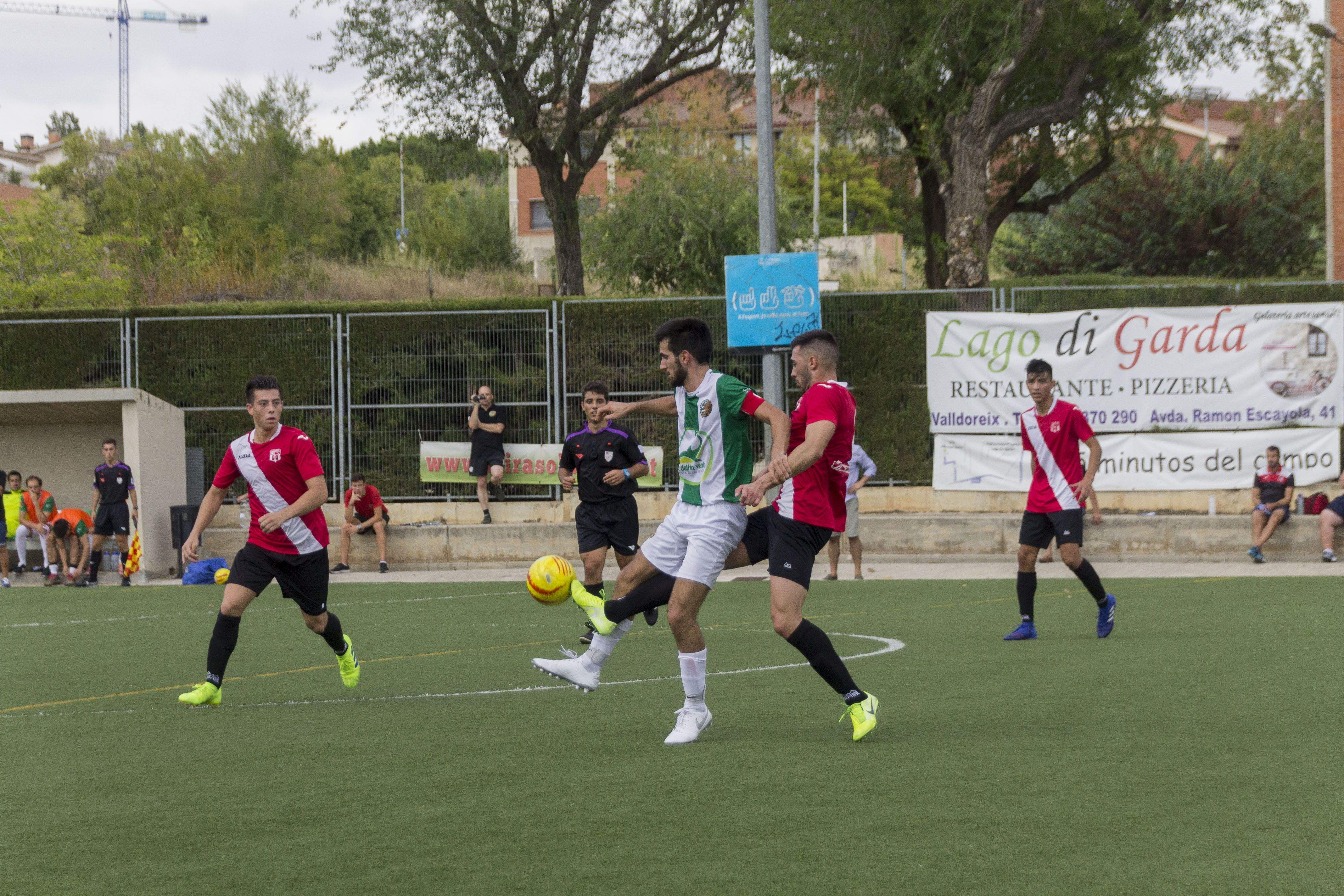 El partit entre el Valldoreix FC i el CD Almeda - UE Cornellà B ha acabat amb empat a 2 gols. FOTO: Paula Galván