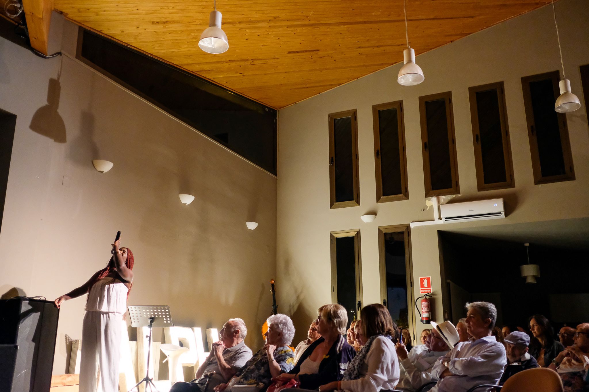 Actuació de Gòspel a l'església protestant. Foto: Ale Gómez