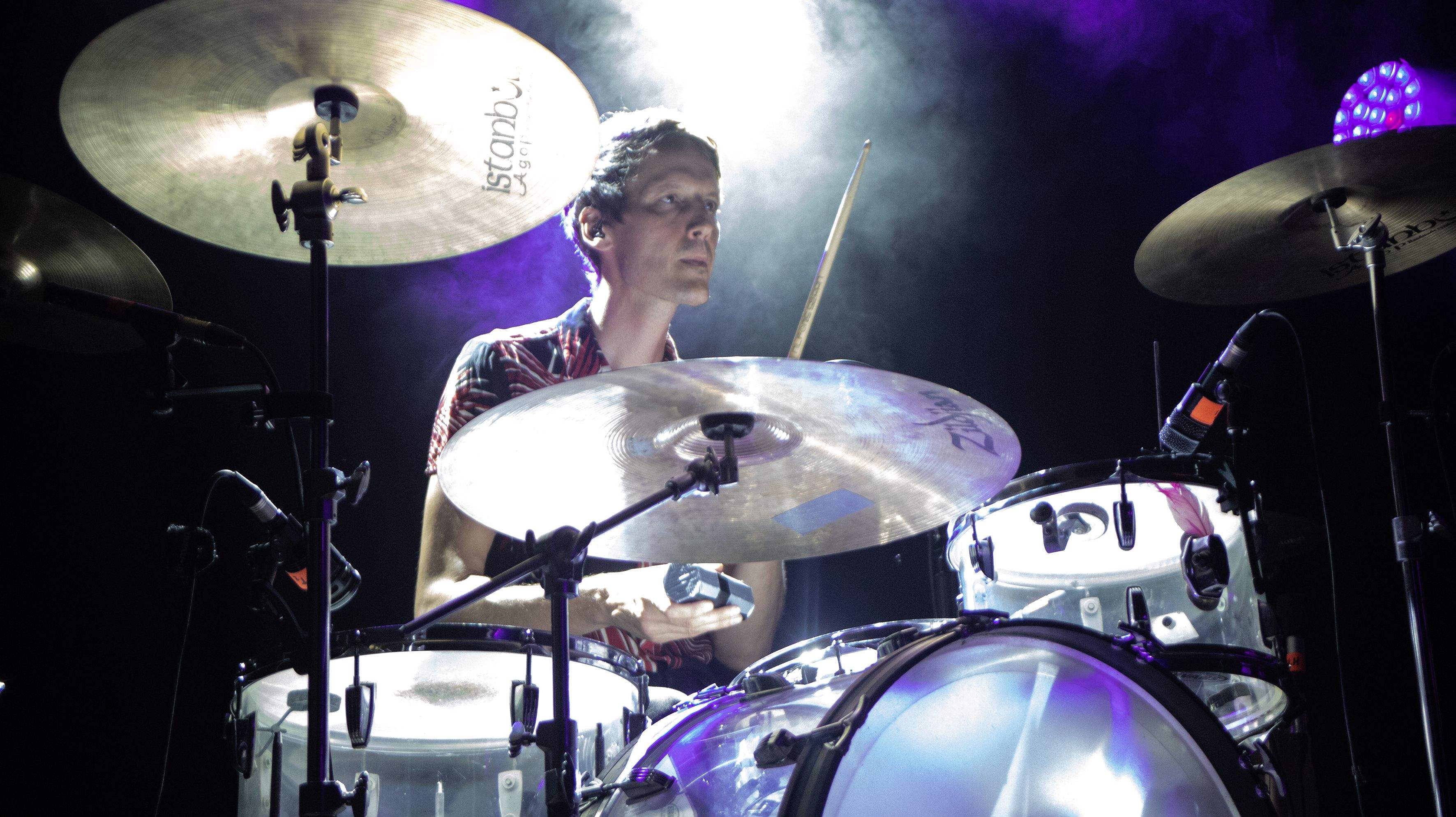 Festival Vincles al Celler Modernista. Concert: Mishima. Foto: Adrián Gómez.