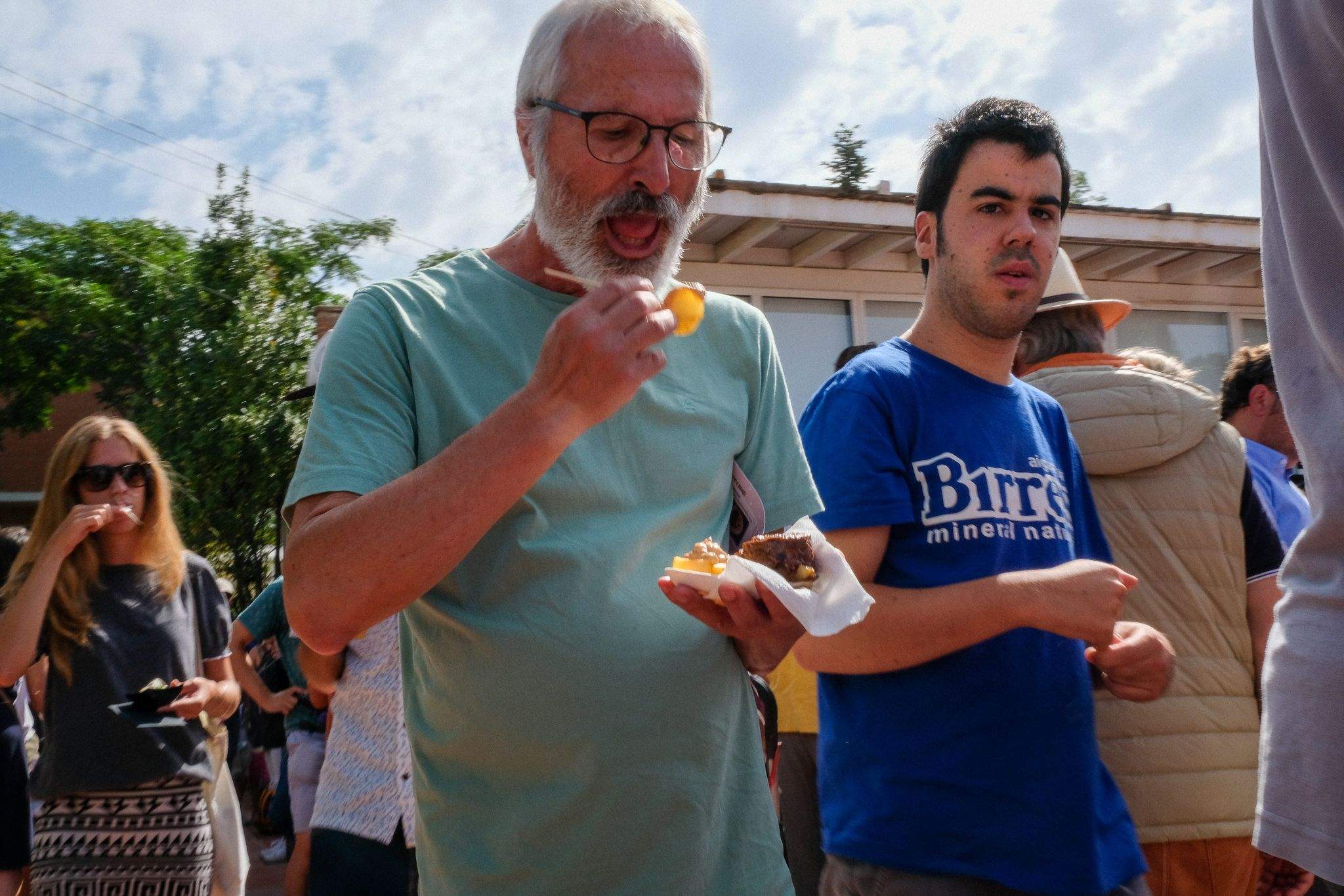 "Valldotapes" amb els castellers. Foto: Ale Gómez