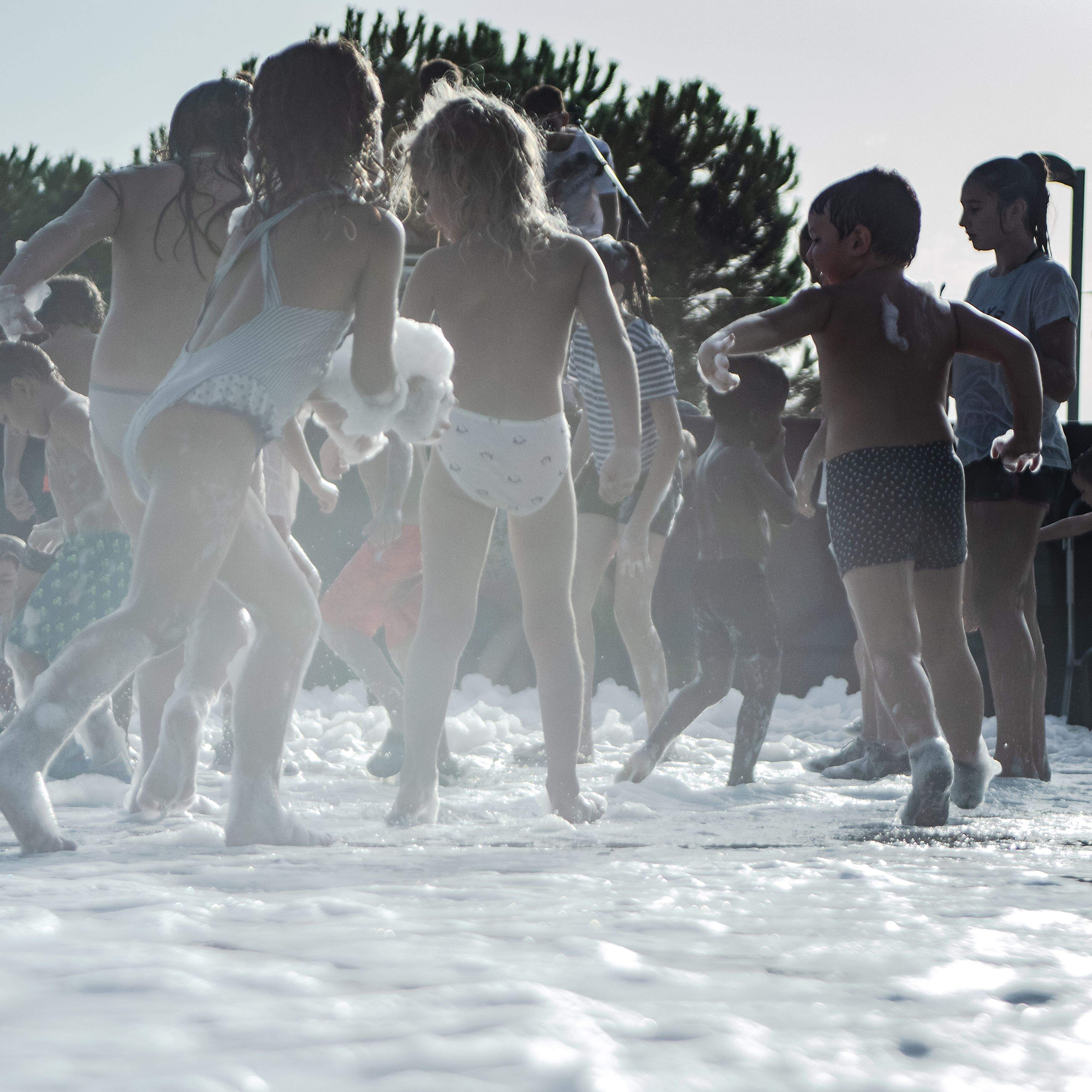 Festa Major de Volpelleres. Festa de l'escuma. Foto: Adrián Gómez