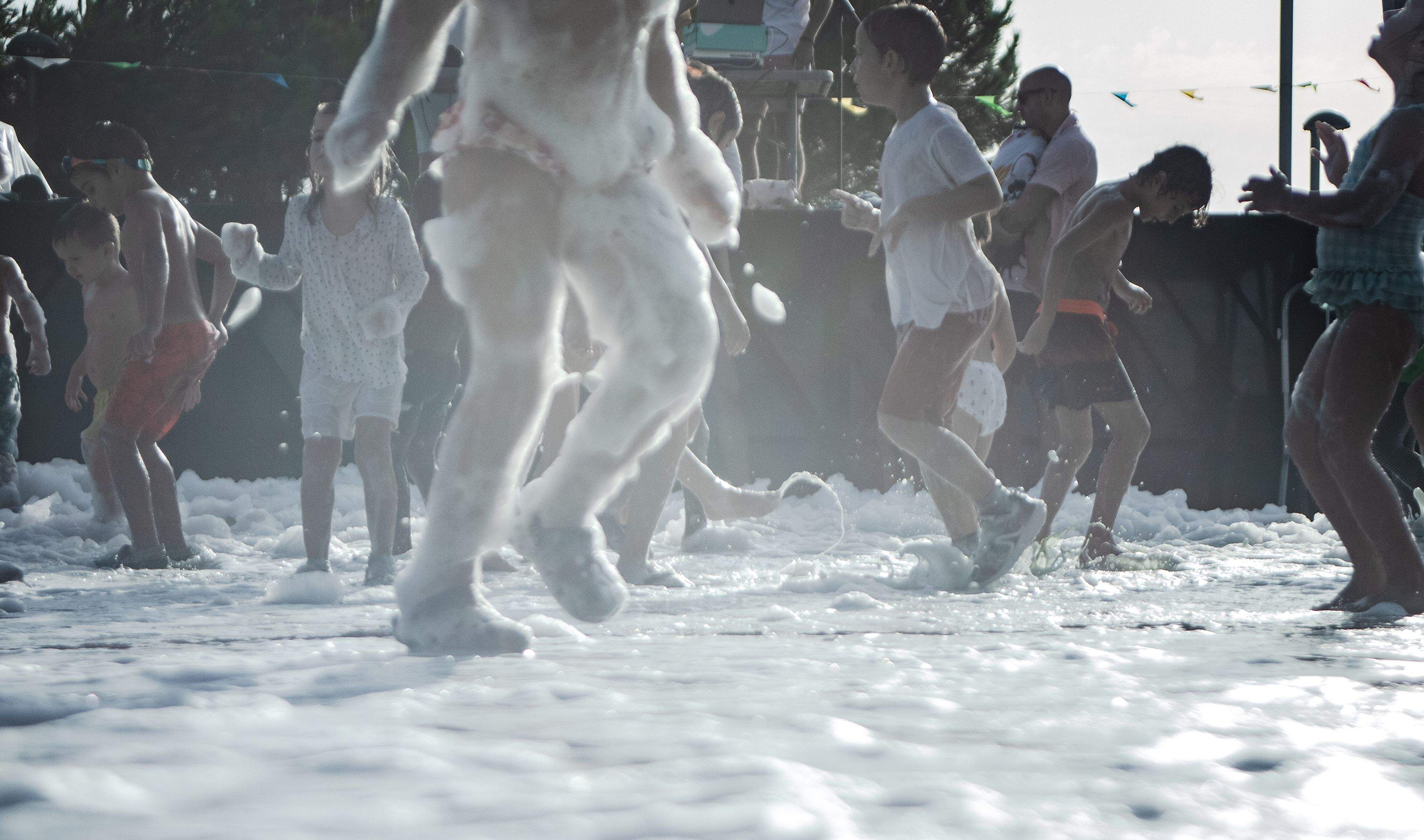 Festa Major de Volpelleres. Festa de l'escuma. Foto: Adrián Gómez