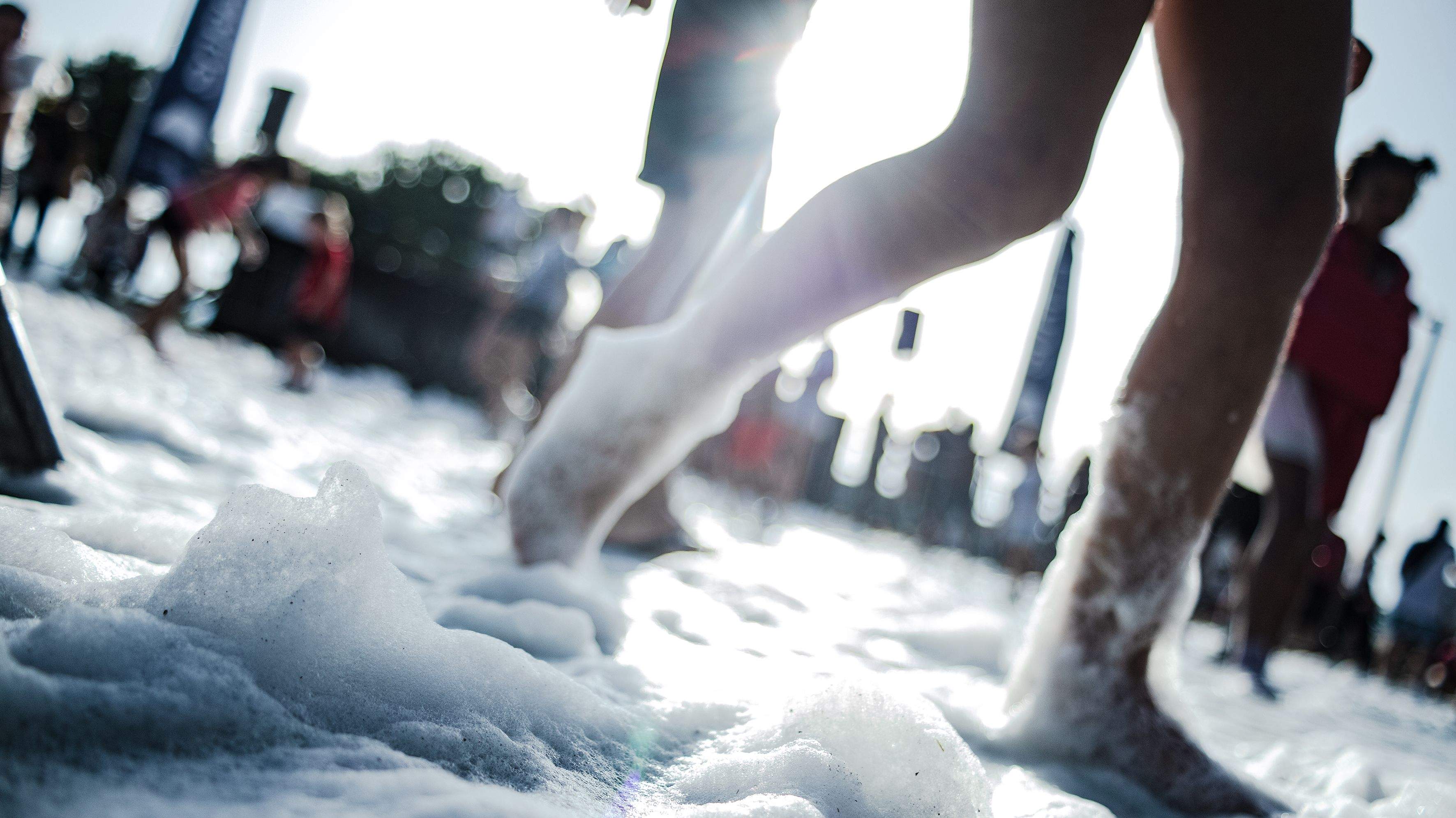 Festa Major de Volpelleres. Festa de l'escuma. Foto: Adrián Gómez