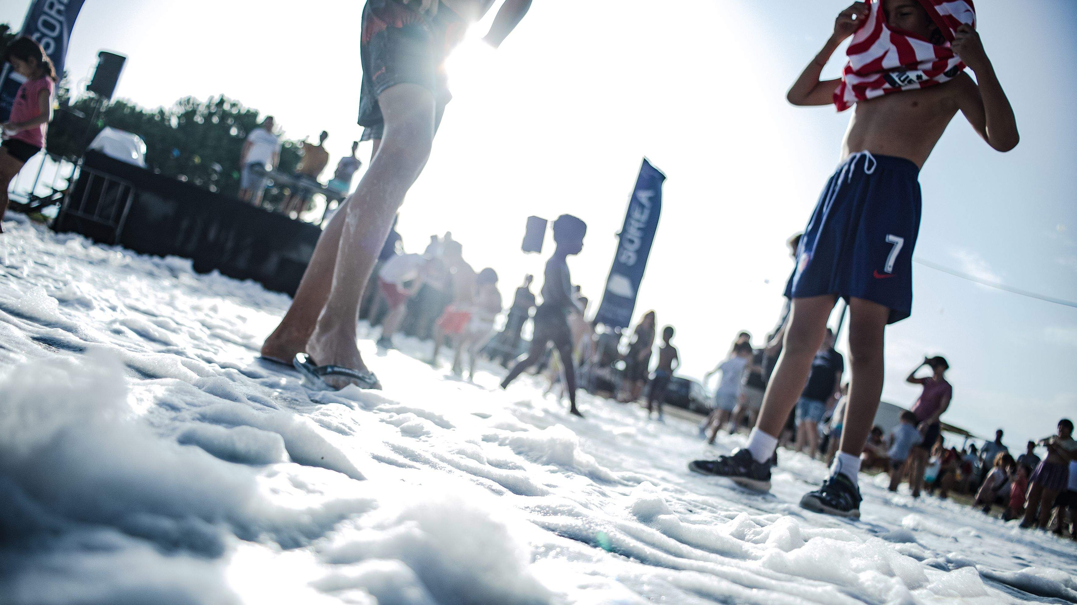 Festa Major de Volpelleres. Festa de l'escuma. Foto: Adrián Gómez