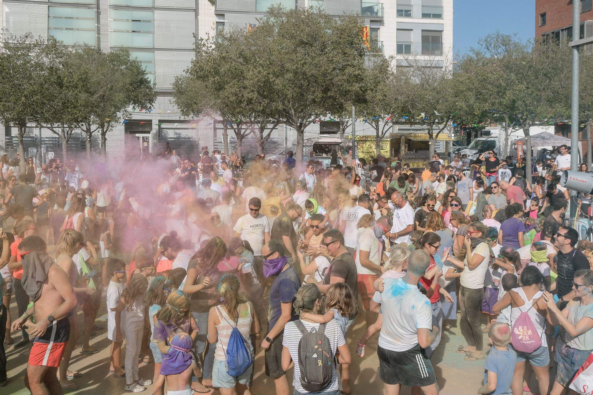 Un 'Holi festival' a la festa Major de Volpelleres. Foto: Ale Gómez