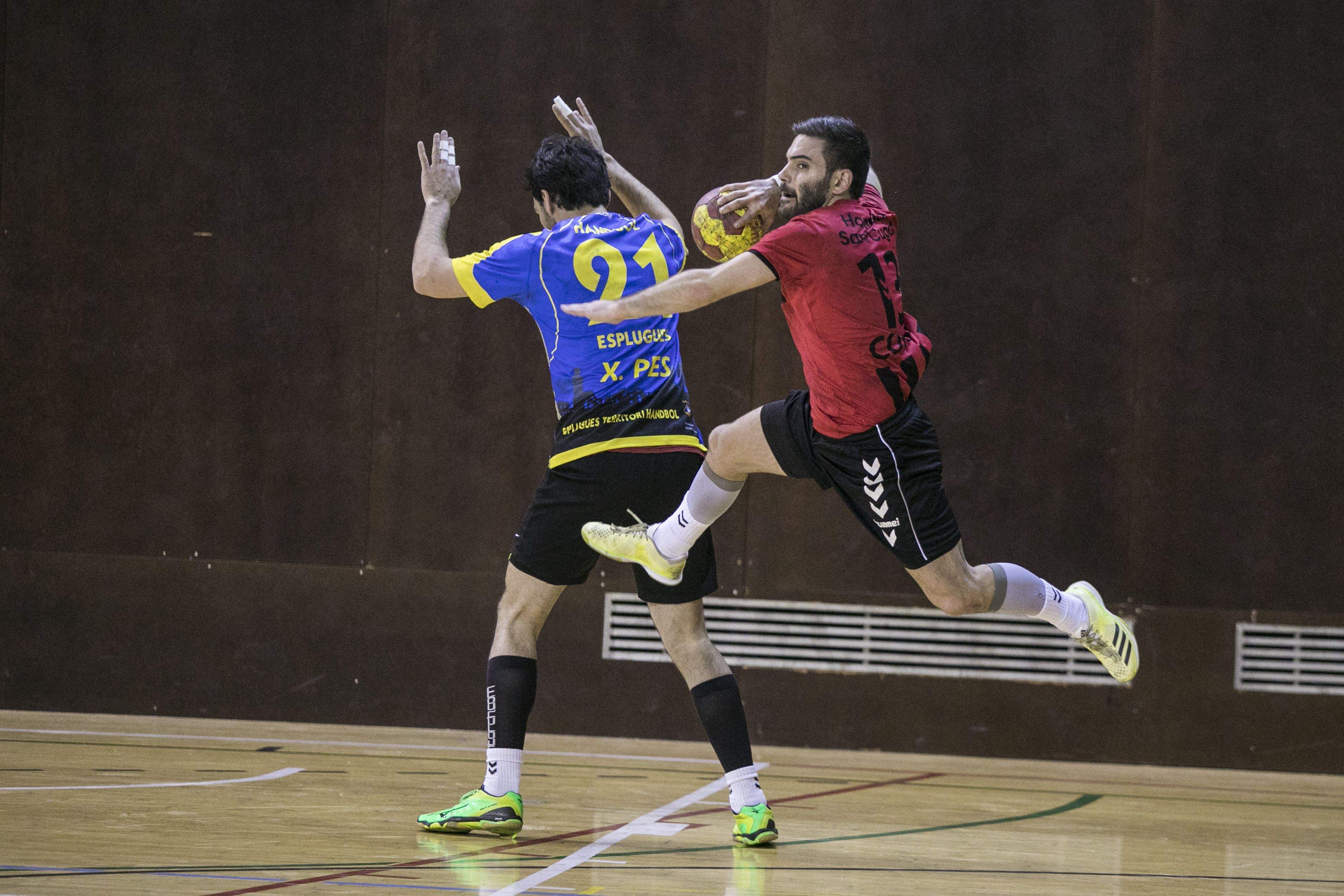 Uri Cortés, en una imatge d'arxiu, ha estat el màxim golejador del Club Handbol Sant Cugat en el seu partit amb l'OAR Gràcia Sabadell. FOTO: Lali Puig