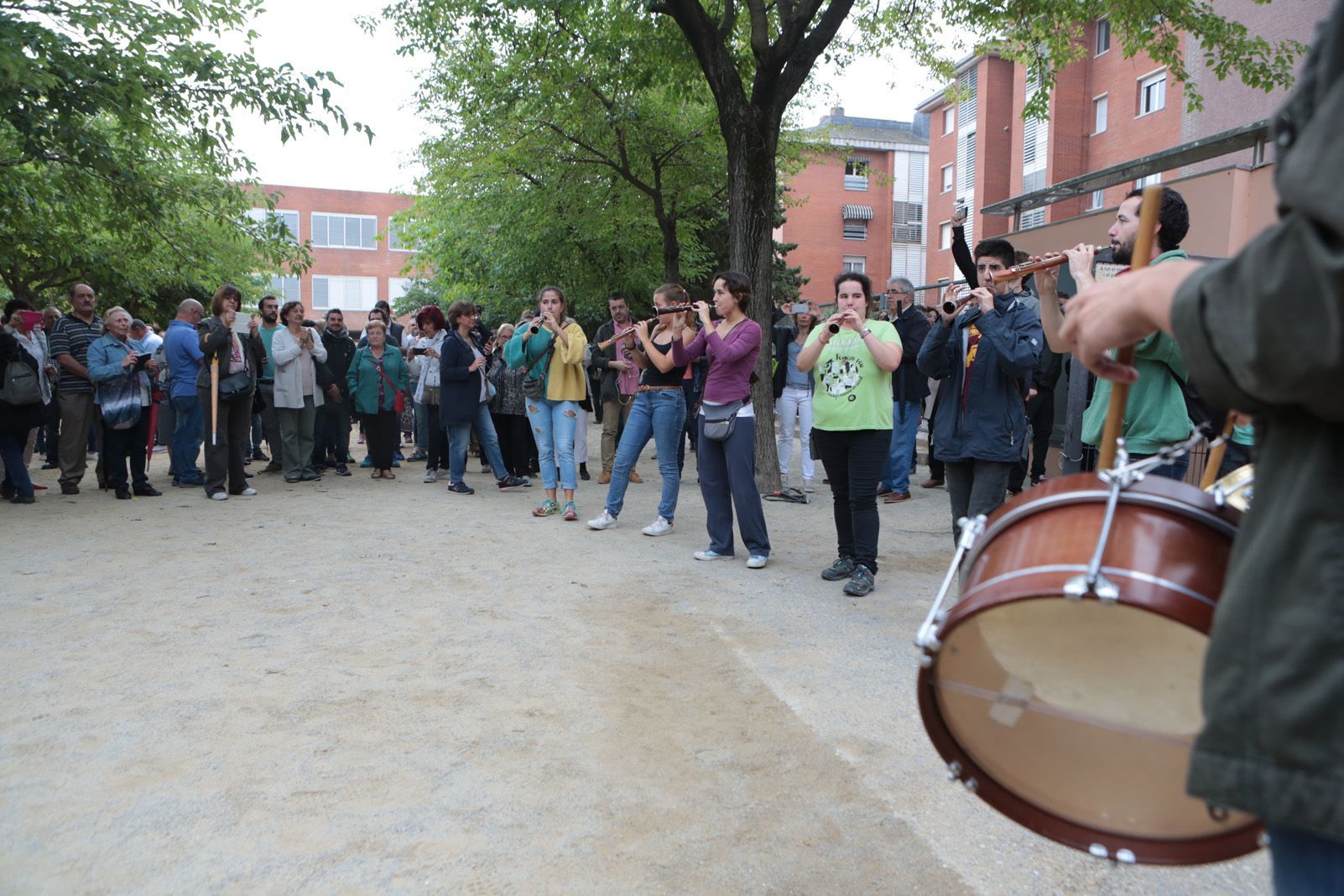 Musica i celebració durant la jornada de la votació. Foto: Artur Rivera