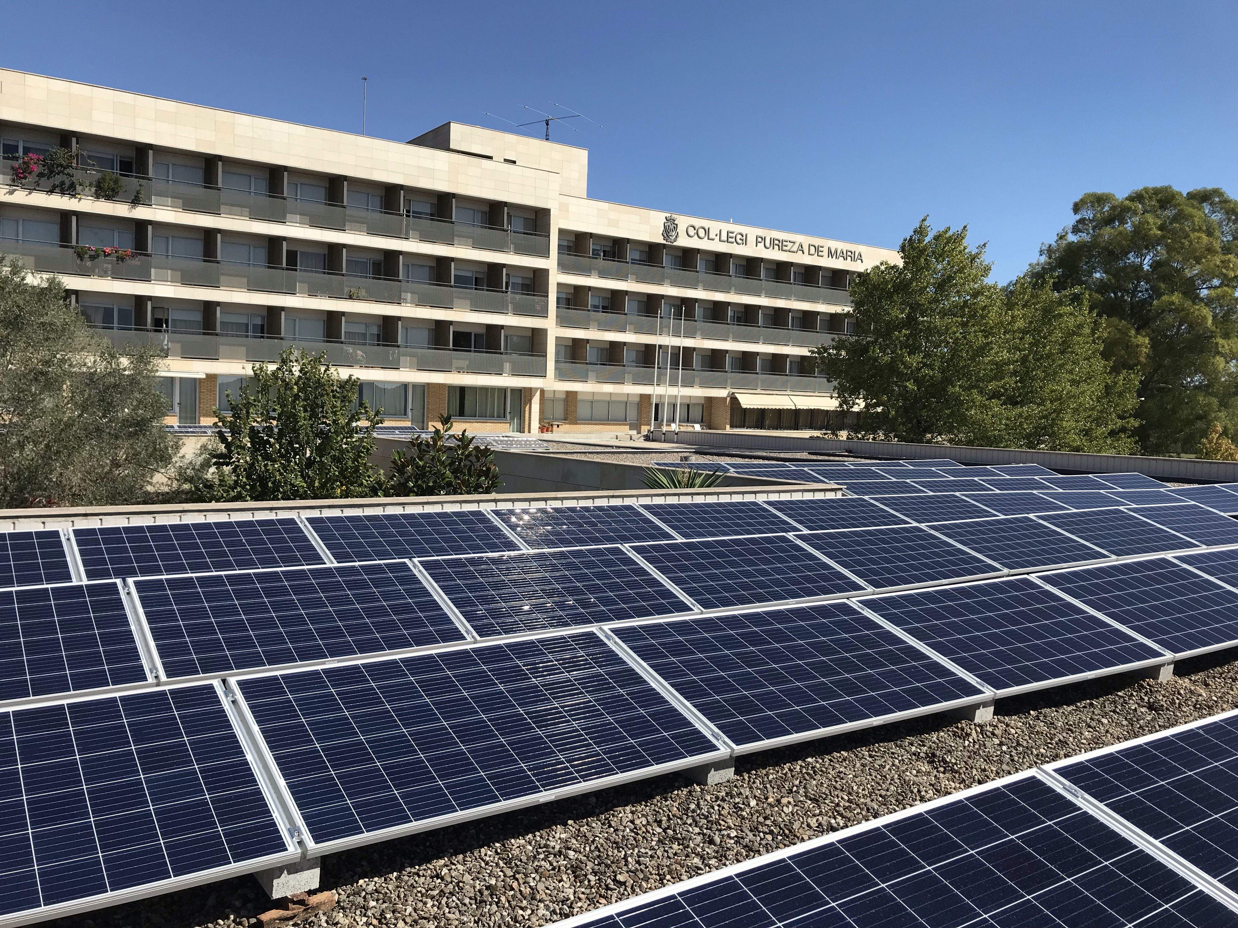 Les plaques solars instal·lades al col·legi Pureza de María. FOTO: Cedida