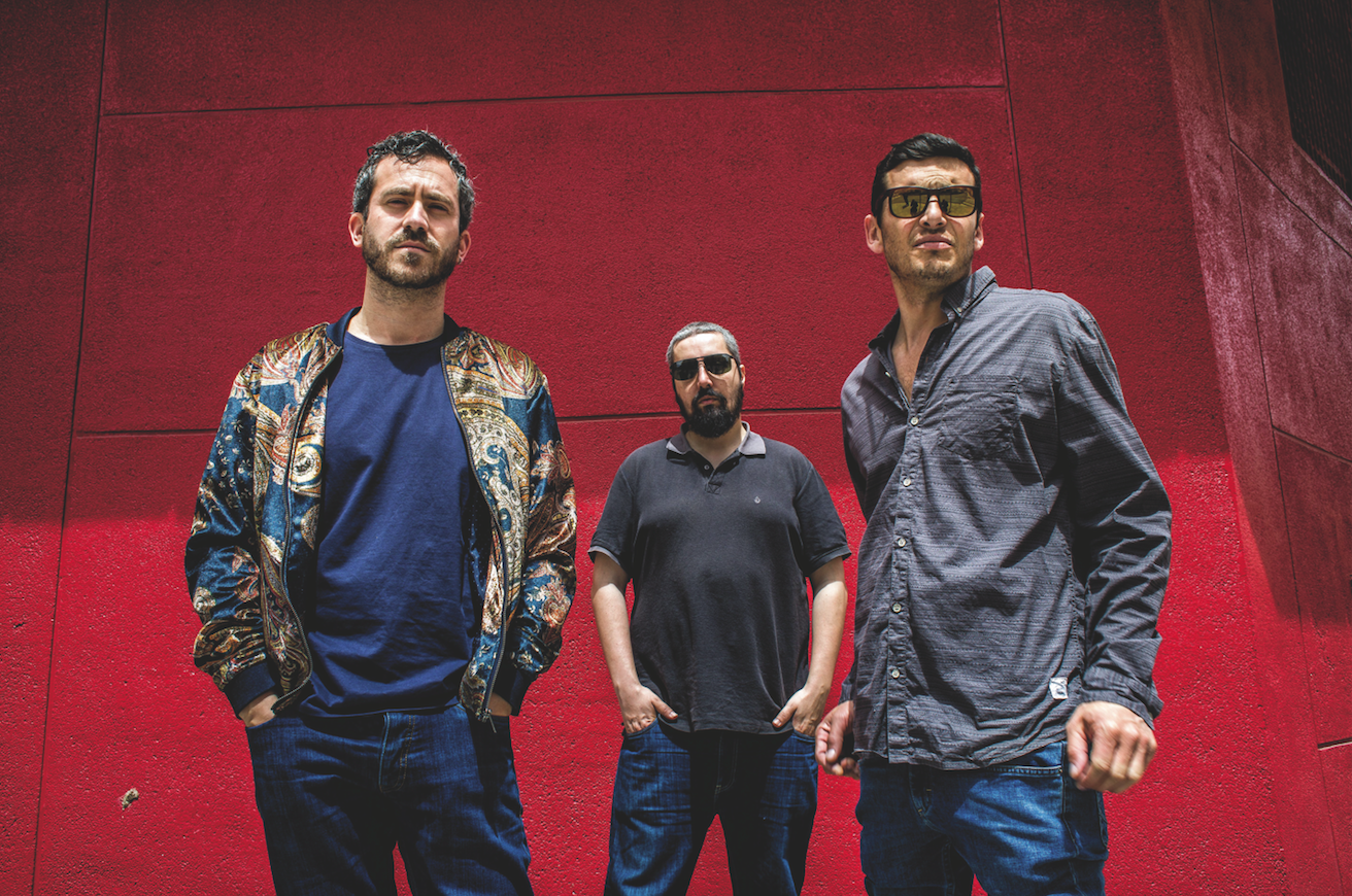 Els músics de rock José Carra Trio, Bori Albero i Dani Domínguez. FOTO: Cedida