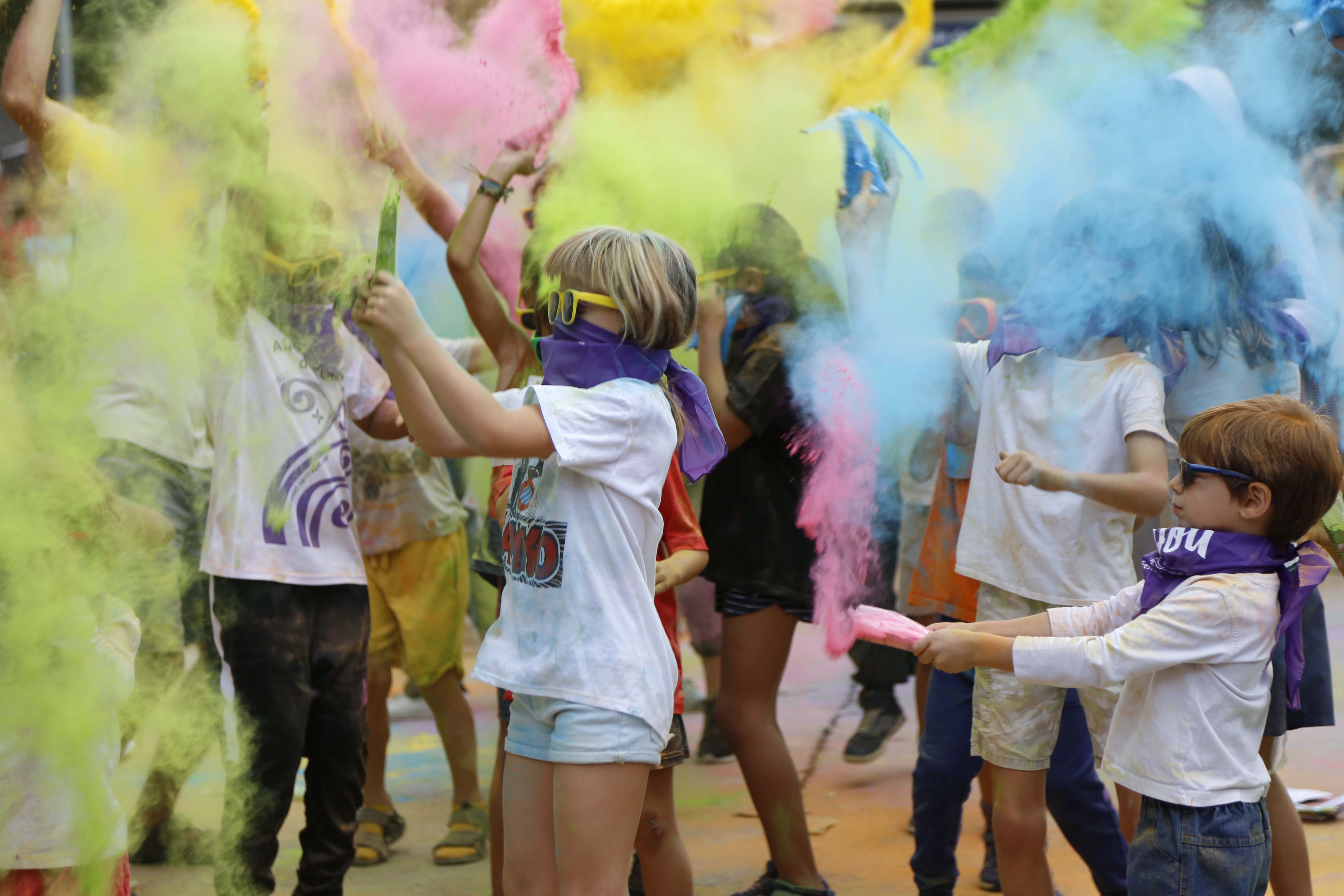 Festa Holi per la Festa Major del barri del Monestir- Sant Francesc 2019. FOTO: Anna Bassa