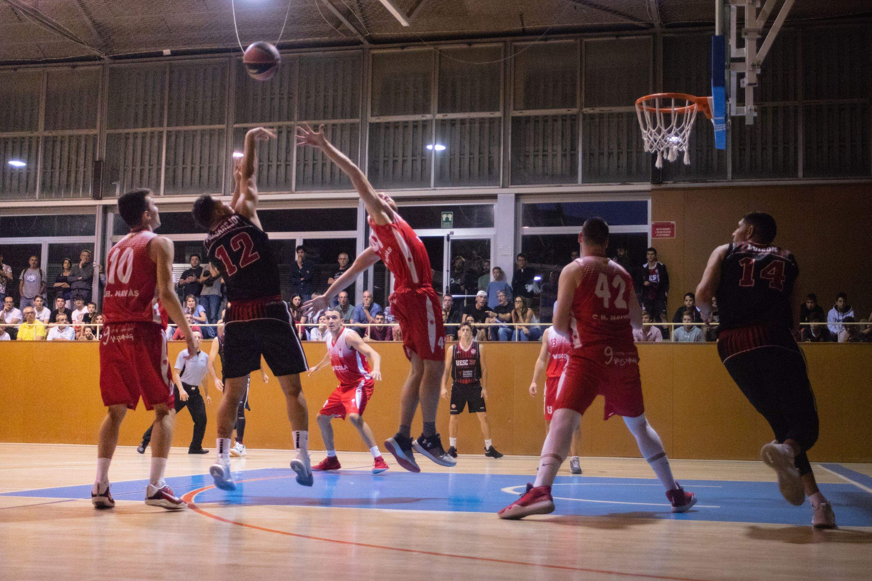 Bàsquet masculí. Partit de lliga. UE Sant Cugat-CB Navàs. Foto: Adrián Gómez.