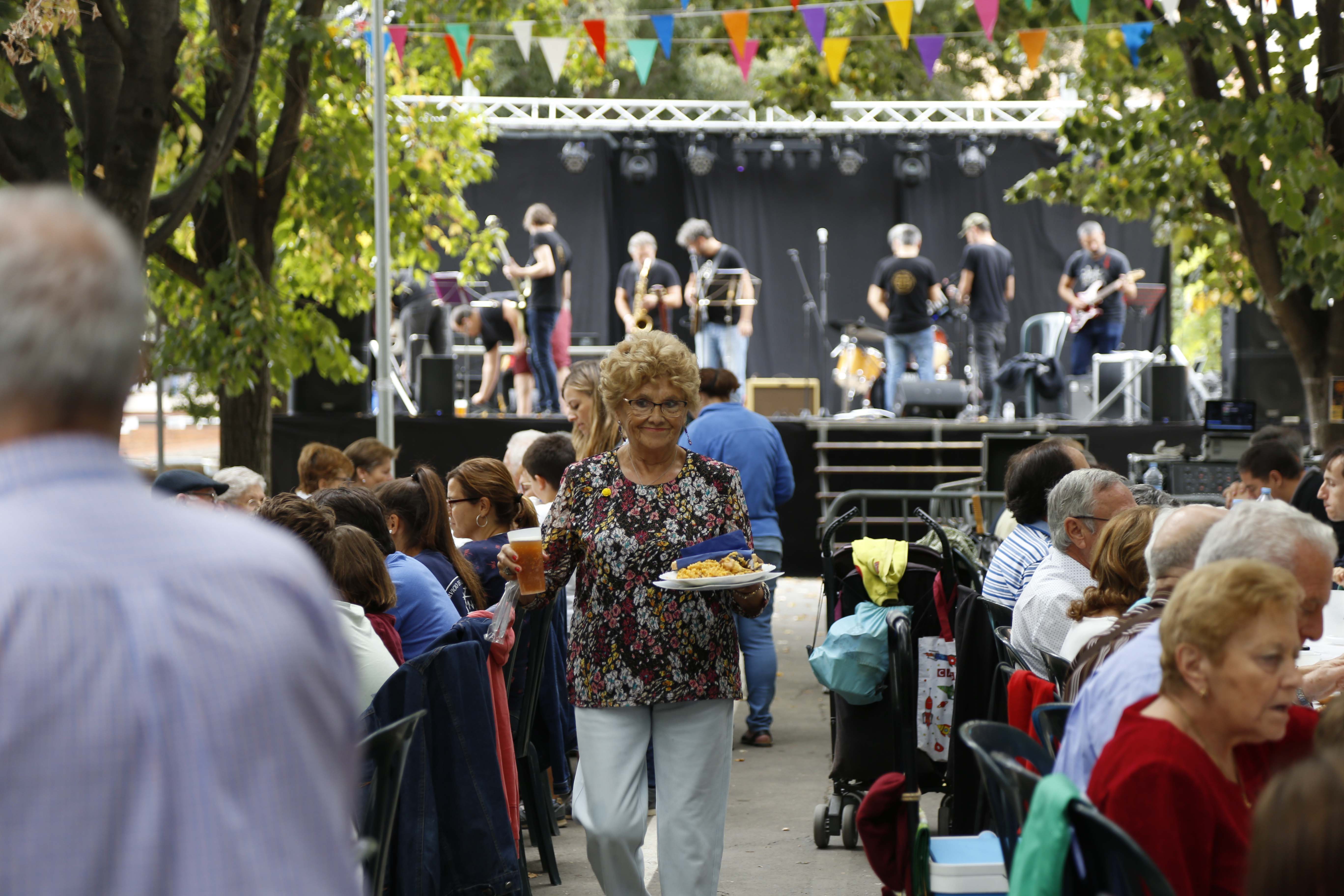 Paella Popular als Jardins de Sant Francesc per la Festa Major. FOTO: Anna Bassa