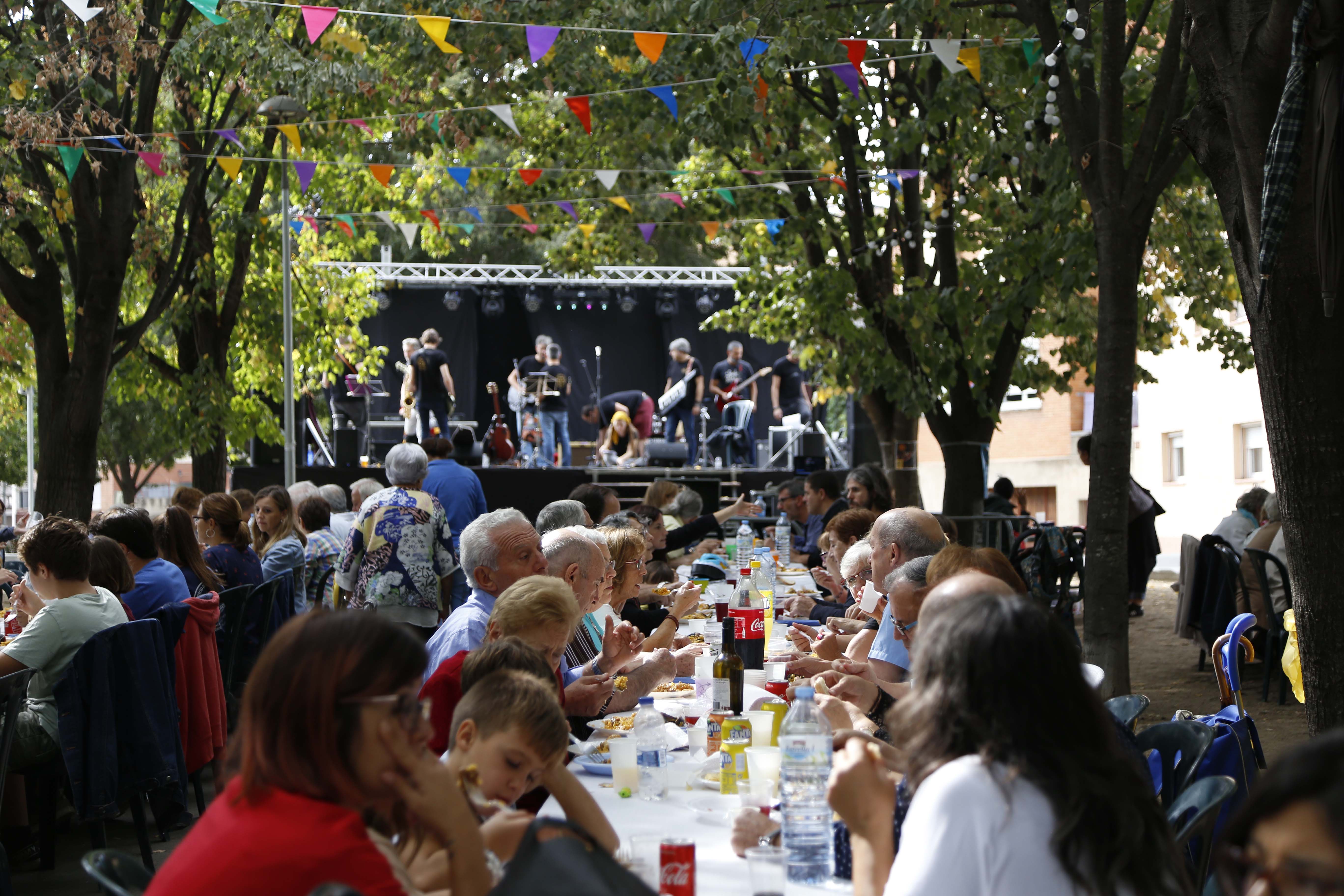 Paella Popular als Jardins de Sant Francesc per la Festa Major. FOTO: Anna Bassa
