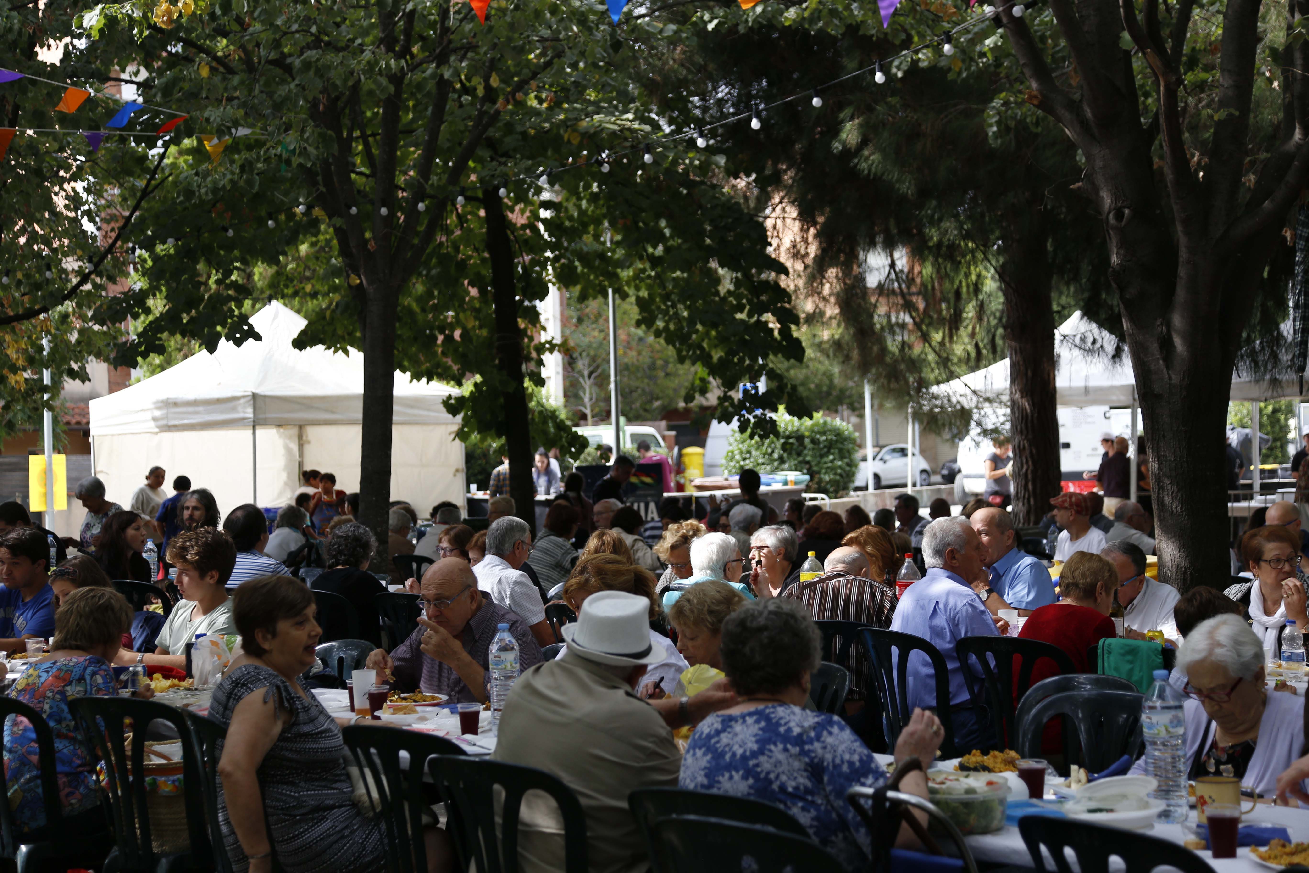 Paella Popular als Jardins de Sant Francesc per la Festa Major. FOTO: Anna Bassa