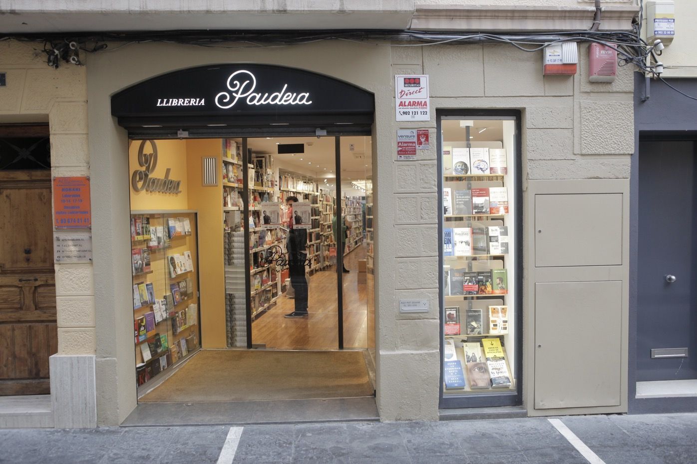 Els diferents establiments tenen història a la ciutat, com la Paideia, que fa 52 anys que existeix. FOTO: Artur Ribera