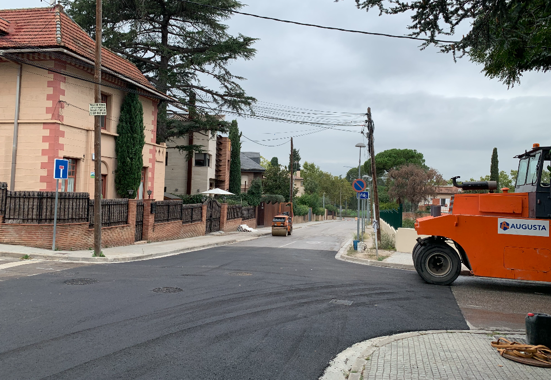 L'encreuament entre el carrer de les Tres Places i el carrer de Pahissa, després de les obres de millora FOTO: Judith Martínez