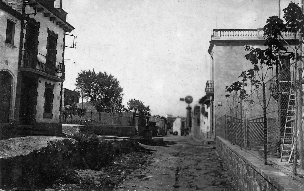 Carrer de Valldoreix als anys 1920. FOTO: Postals i fotografies antigues de Sant Cugat del Vallès
