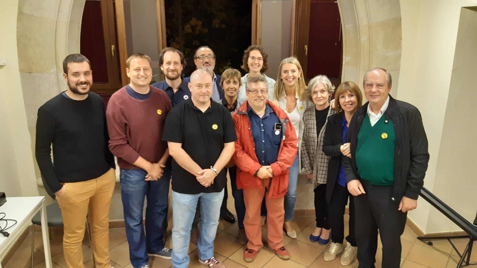 La nova executiva, al costat de l'alcaldessa Mireia Ingla, i Toni Masana, president d'ERC al Vallès Occidental. FOTO: Cedida