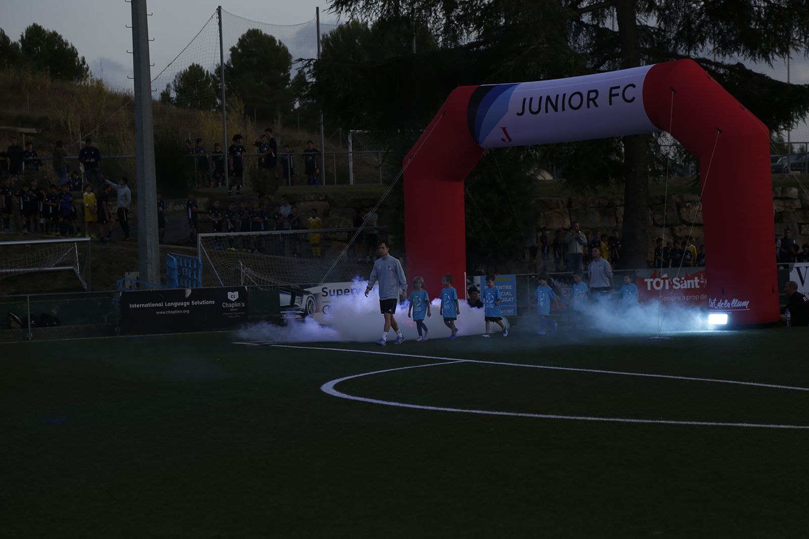 Entrada esportistes a la Presentació Futbol Junior FC 2019. FOTO: Anna Bassa