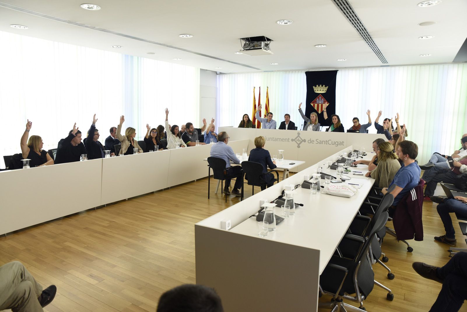 JxSTC, ERC-MES i CUP han reclamat la llibertat dels presos, el PSC s'ha abstingut i els regidors de Ciutadans no s'han presentat al ple FOTO: Bernat Millet