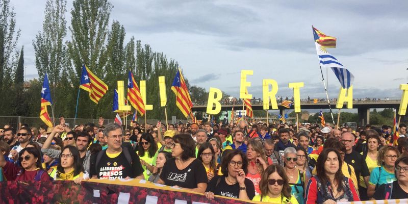 Familiars dels presos polítics a la capçalera de la manifestació FOTO: Ferran Mitjà 
