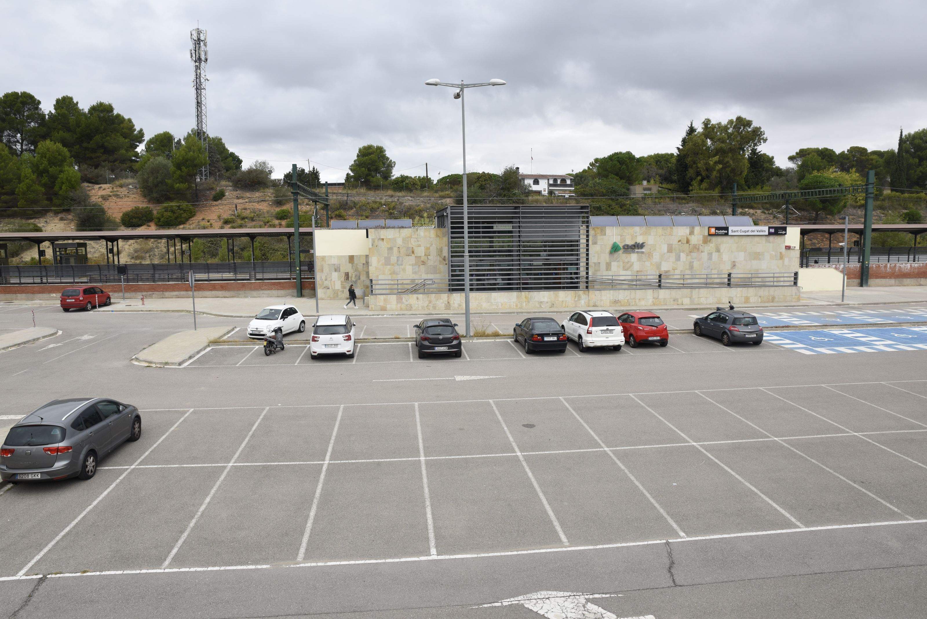 L'aparcament de Renfe a Coll Favà FOTO: Bernat Millet