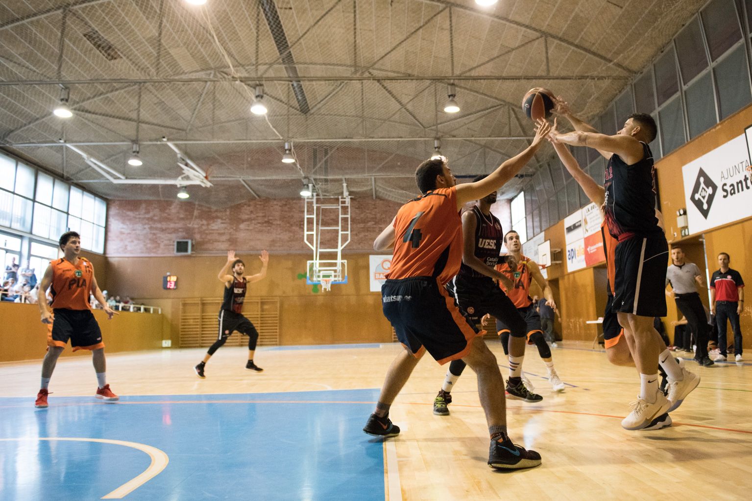 Bàsquet masculí. Partit de lliga. UE Sant Cugat FC-Bàsquet Pia Sabadell. Foto: Miguel López Mallach