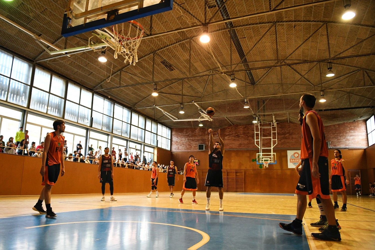 Melgarejo llençant un tir lliure durant el partit UESC - Basquet Pia Sabadell. FOTO: Miguel López. 