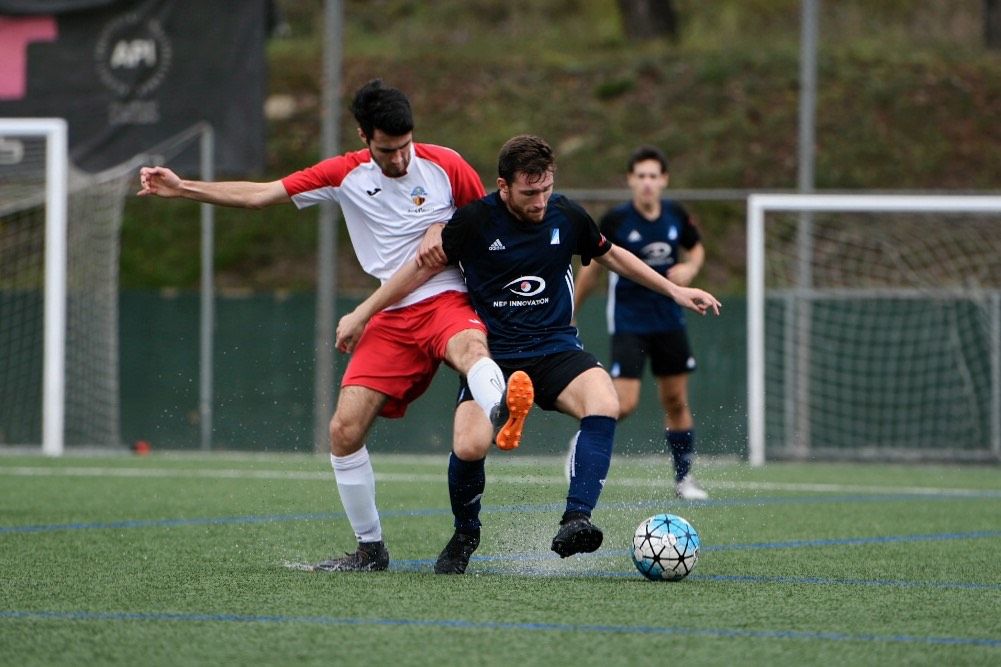 El derbi entre l'Atlètic Junior i el Sant Cugat Futbol Club ha acabat amb victòria visitant (0-2). FOTO: Miguel López Mallach