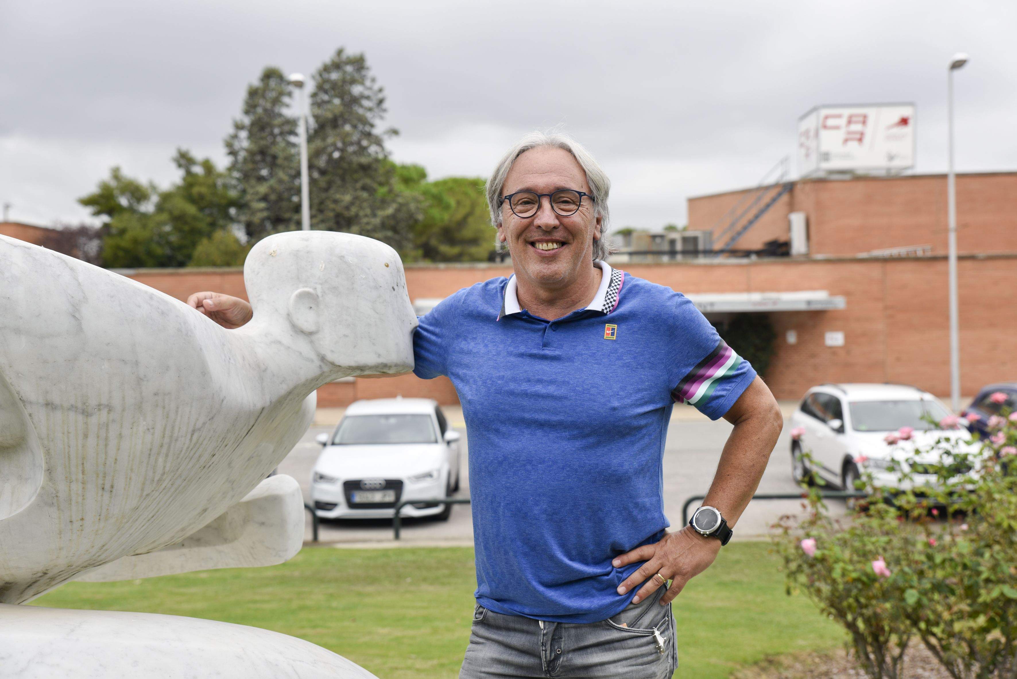Albert Mendoza Rodríguez, a l'entrada del Centre d'Alt Rendiment (CAR) de Sant Cugat. FOTO: Bernat Millet