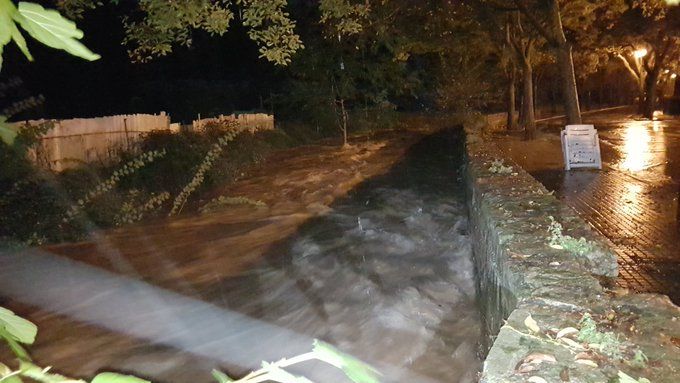 Imatge de la riera de Can Cabassa durant els ruixats. FOTO: Manel Cervantes