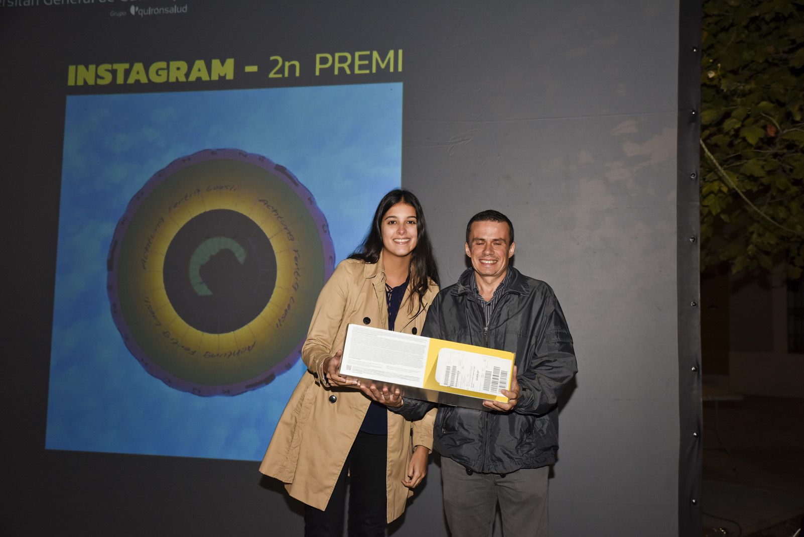 2on premi ‘Instagram’ juanmariatorres - Globus caçat per sota a Igualada. Foto: Bernat Millet.