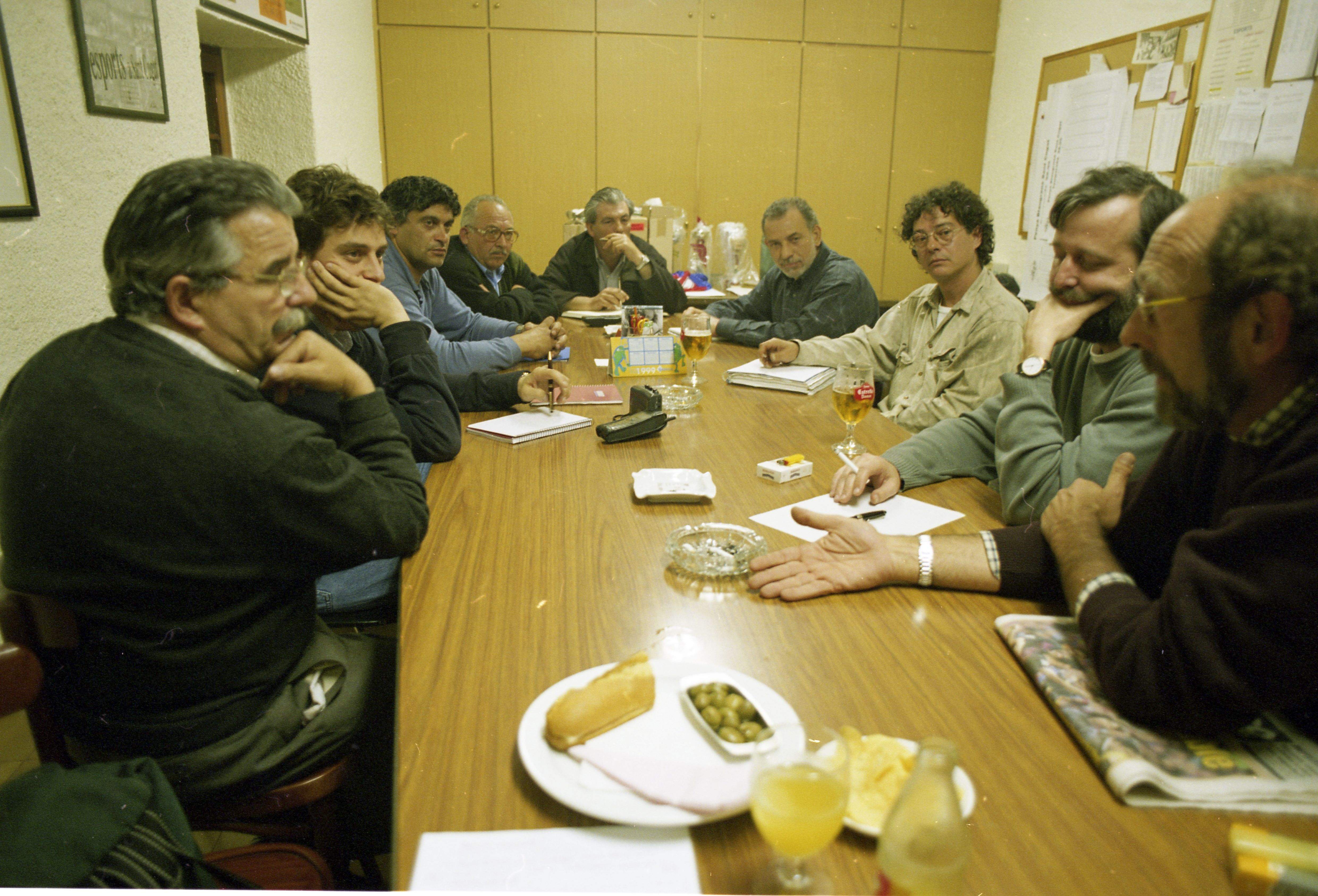 Josep Maria Zapater, Àlex López, Jose Ramon Alacid, Martín Reverte, Josep Maria Félez, Antoni Pérez, Joan Ramon Subirats, Enric Tomàs i Jaume Espina en la primera reunió de la coordinadora. FOTO: Xavi Larrosa