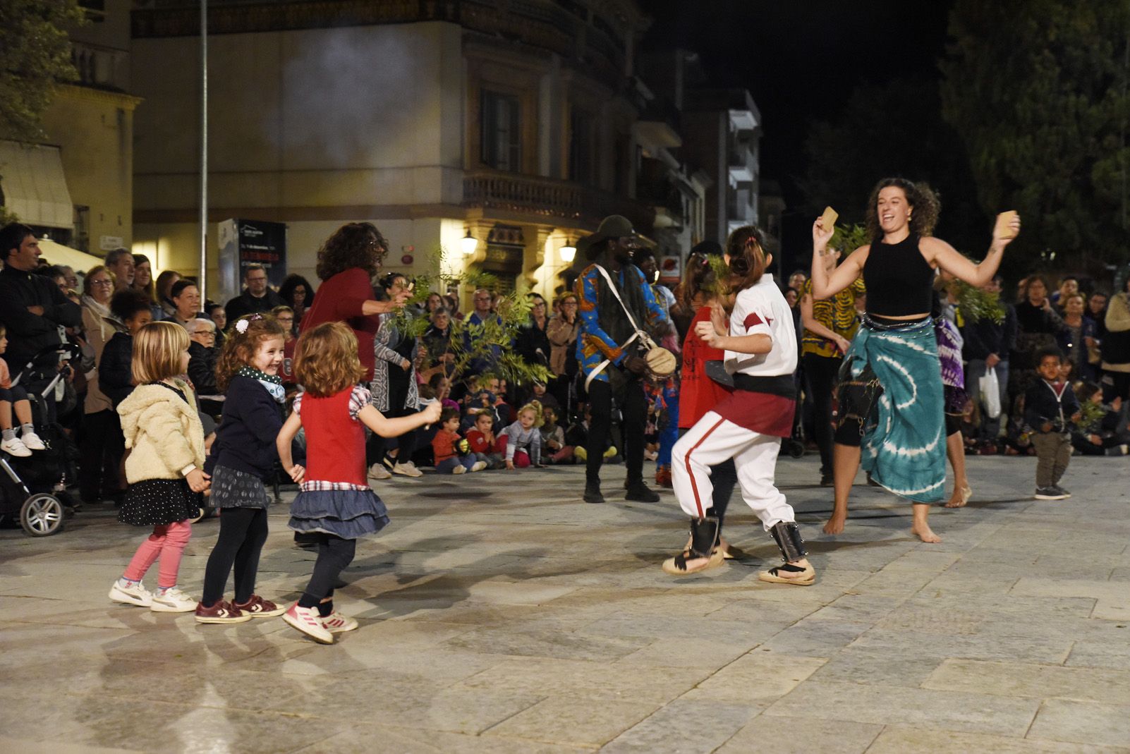 Ballada de danses Africanes i percussió a la Festa de Tardor
