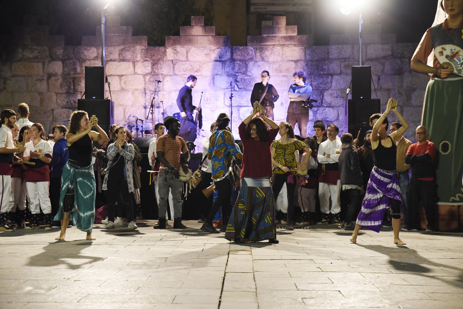 Ballada de danses Africanes i percussió a la Festa de Tardor