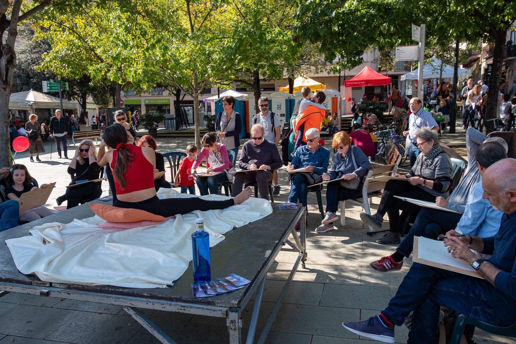 La fira d'entitats a la plaça d'octavià. FOTO: Ale Gómez
