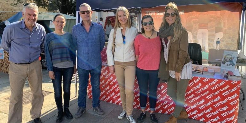 L'alcaldessa de Sant Cugat, Mireia Ingla, ha visitat la parada del TOT Sant Cugat. FOTO: Ale Gómez