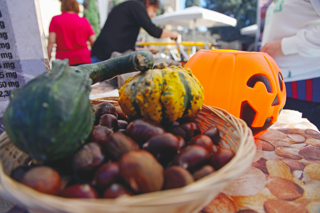 La Castanyada i Halloween conviuen a Sant Cugat. FOTO: Lali Puig