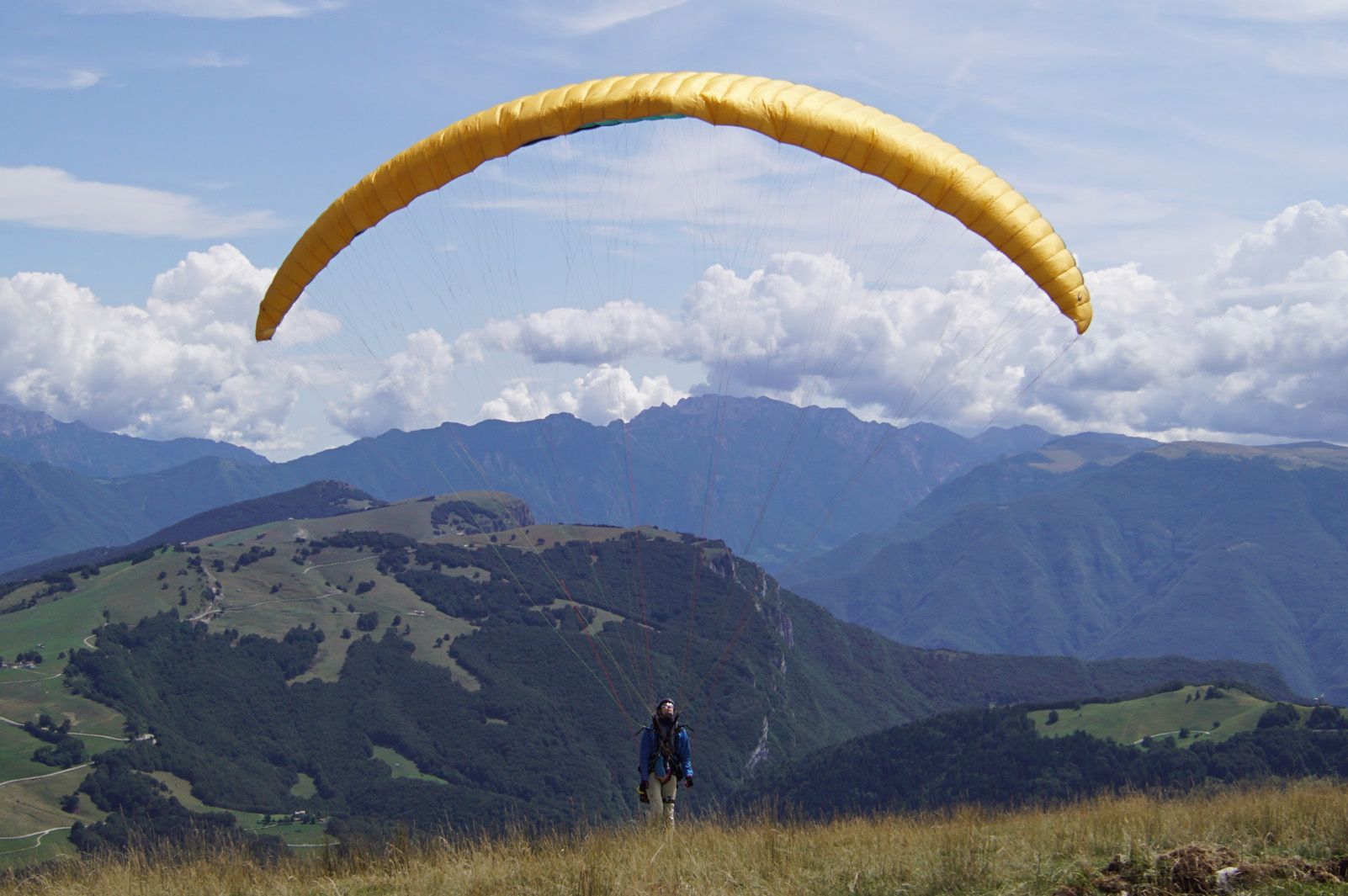 ÀNGELS SANS MAÑOSA   A PUNT D´ AIXECAR EL VOL   MONTE BALDO  (LLAC GARDA, ITALIA )