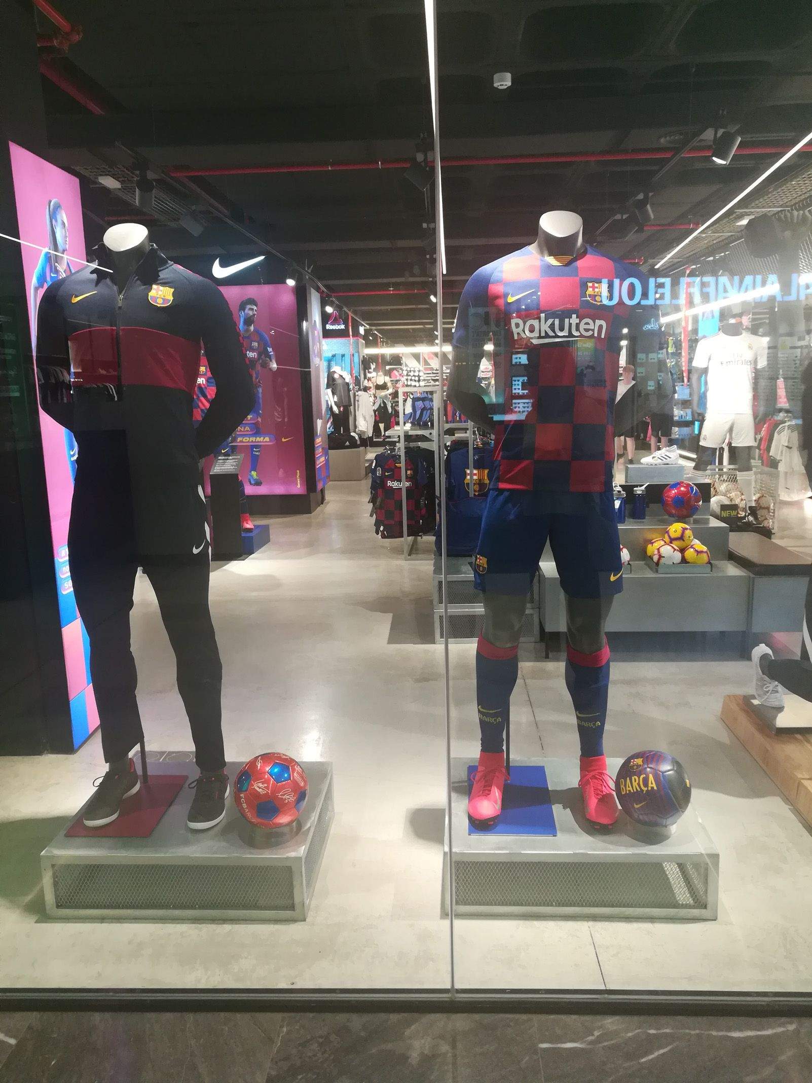 Julio Baeta   Camiseta Oficial FC Barcelona   A Botiga Centre comercial Glories
