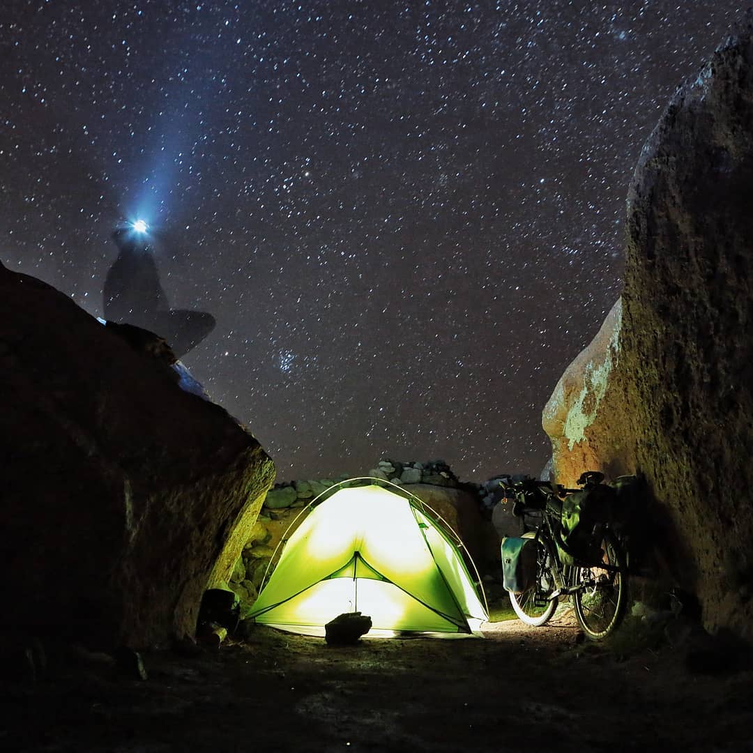 biciclistes   La Soledad no es aquello que sucede cuando estás solo, sinó aquello que sientes cuando no puedes estar contigo mismo.