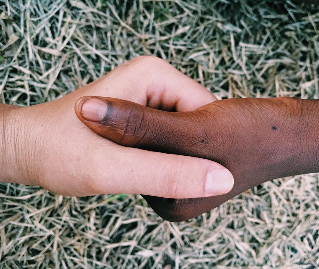 laiagescu    I pels problemes del món tenim les nostres mans