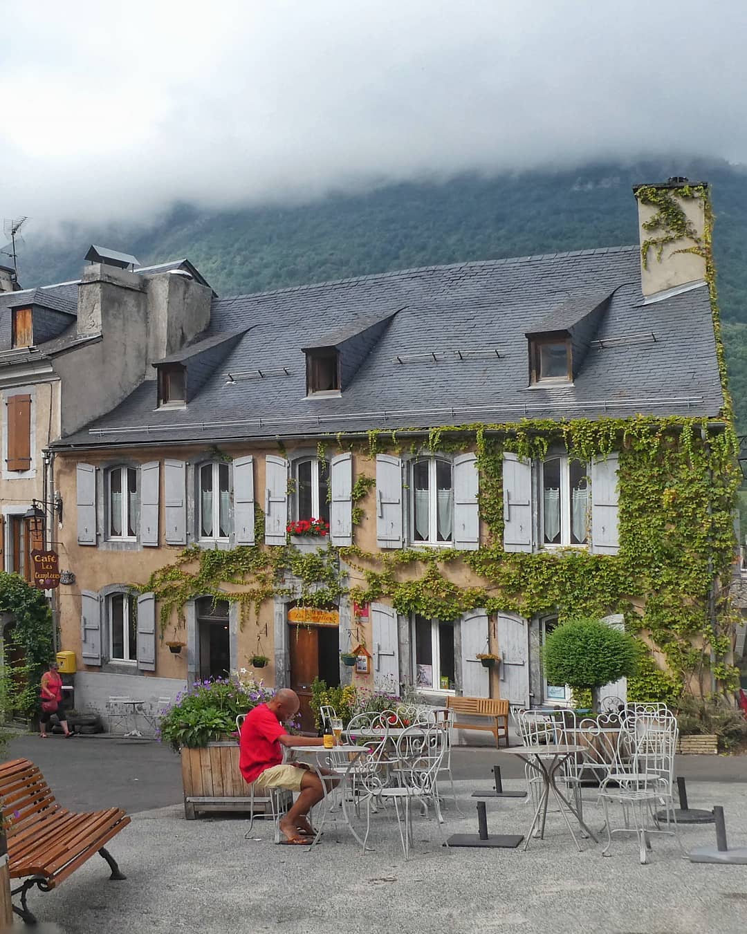 nuriaduba    Luz Saint Sauveur